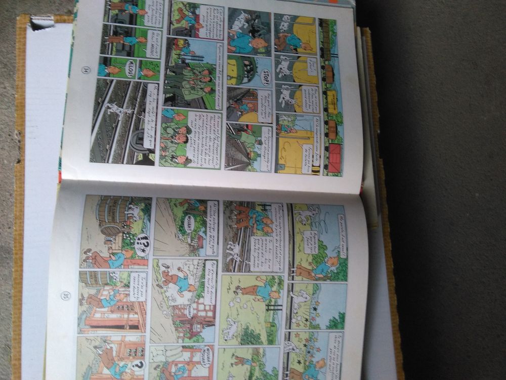 Lot de 3 livres reli&eacute;s de BD en couleur. Livres et BD