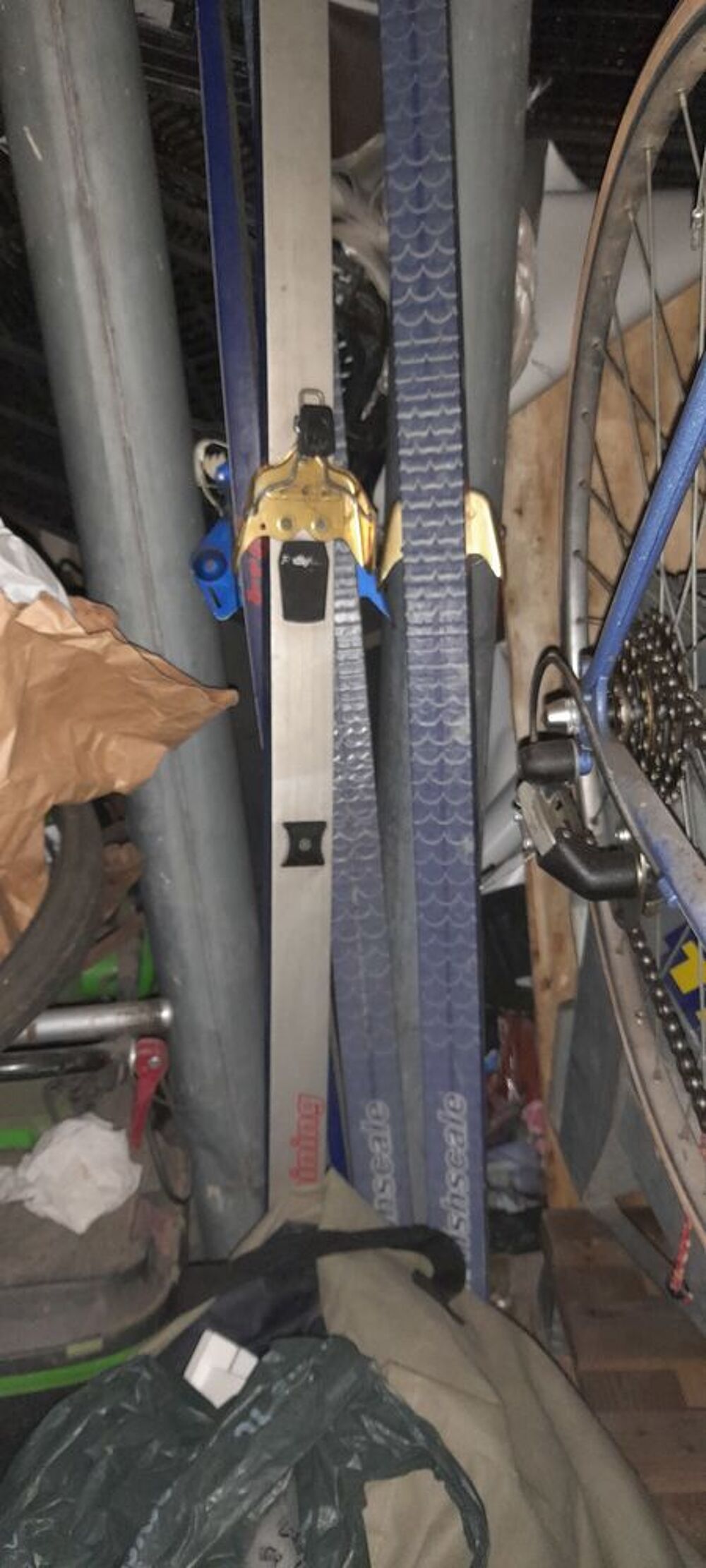2 paires de ski de fond Track en 205 et 210 Sports