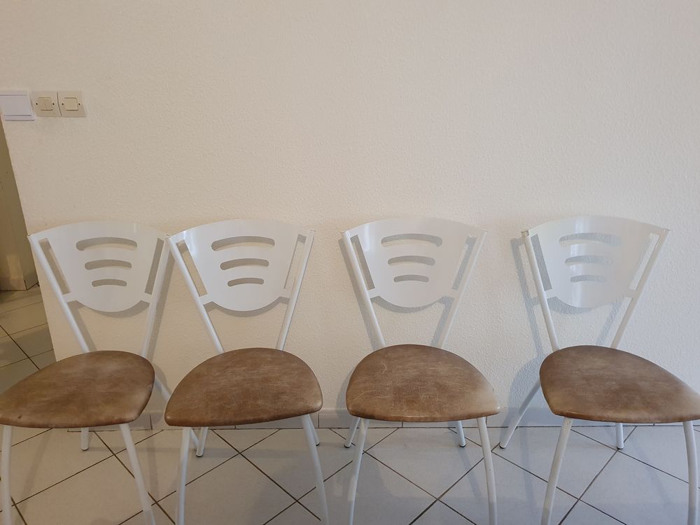 Ensemble table et 4 chaises effet bois et m&eacute;tal blanc Meubles