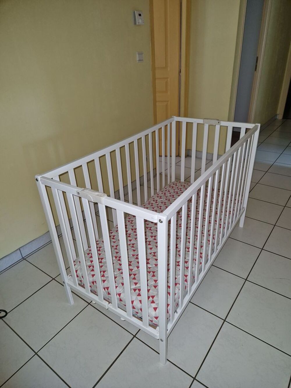 Lit b&eacute;b&eacute; laqu&eacute; blanc Puériculture