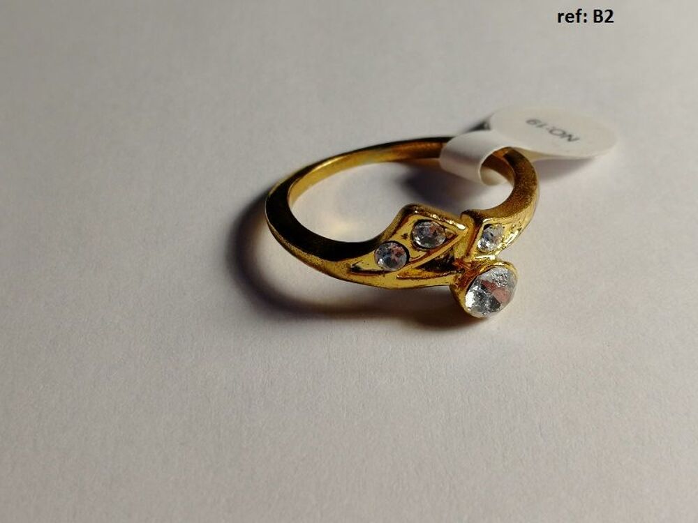 Bague m&eacute;tal couleur dor&eacute;e 
Bijoux et montres