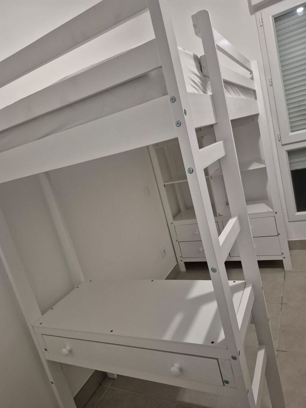 Lit simple sur&eacute;lev&eacute; Mobilier enfants