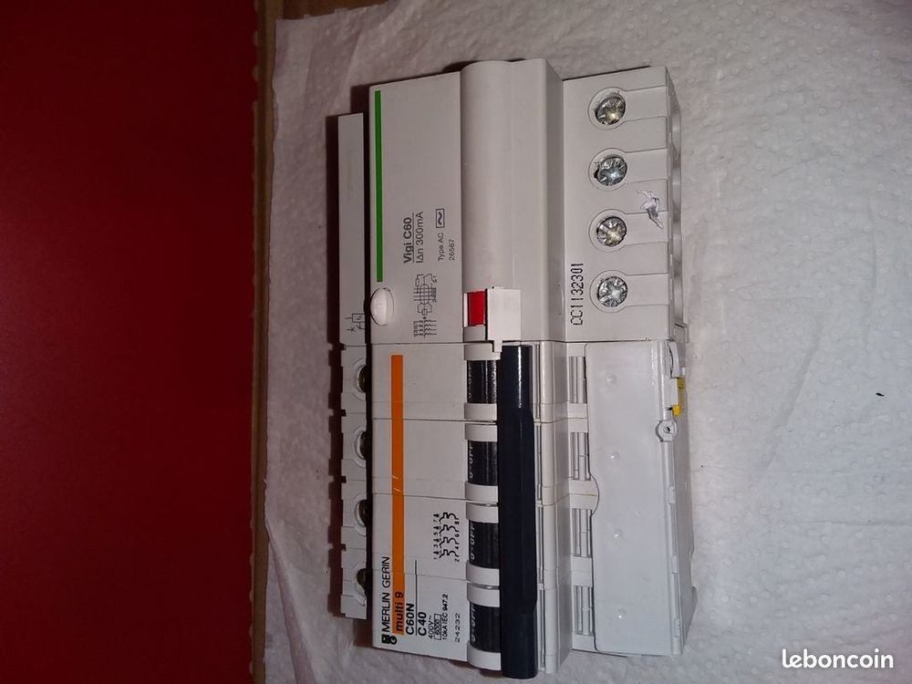 Disjoncteur 4p merlin Gerin 24233/24232 +vigi Schneider 2856 Bricolage