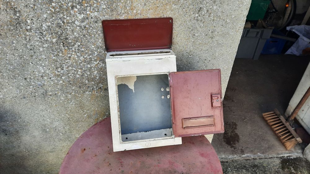 Ancienne bo&icirc;te aux lettres Bricolage