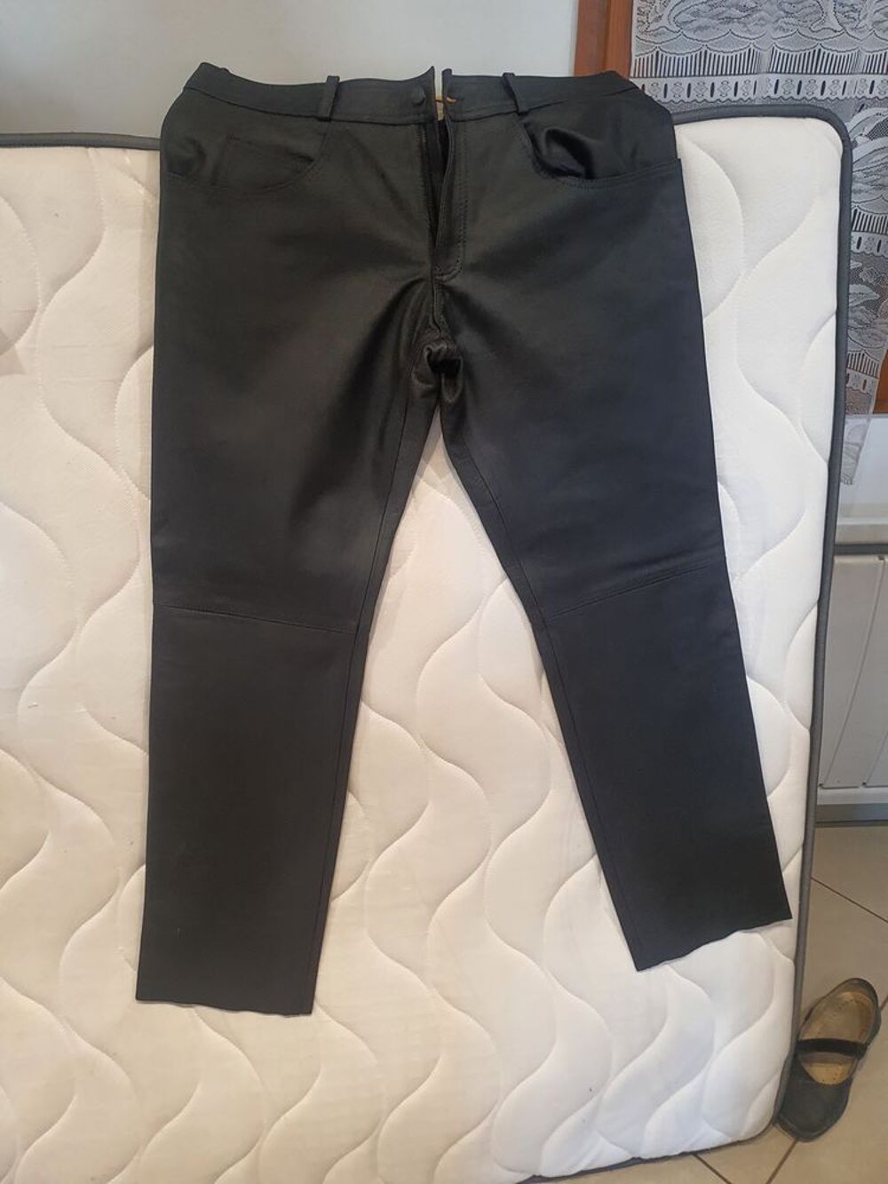 Kabardine cuire v&eacute;ritable neuf, Jamais mis pantalon en cuir Vêtements