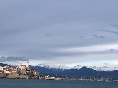 femme de menage pour un ami  0 06160 Juan les pins