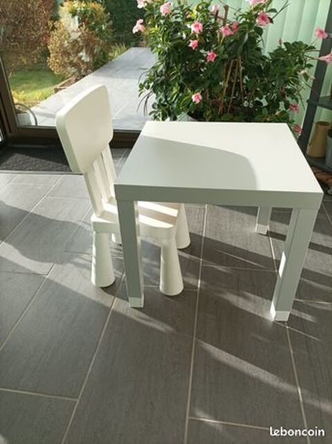 table et chaise pour enfant  25 Cormelles-le-Royal (14)