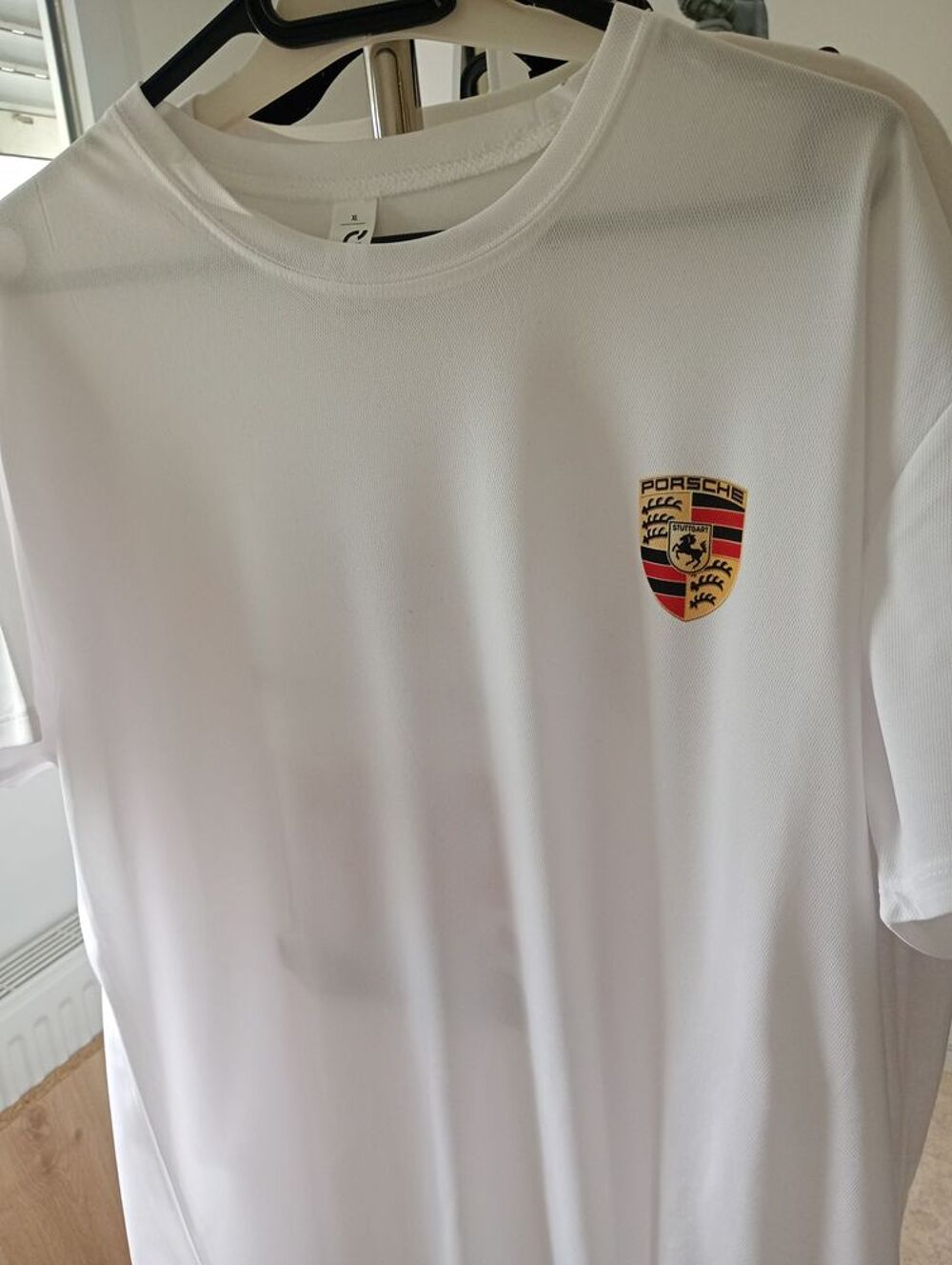 Tee shirt Porsche neuf Vêtements