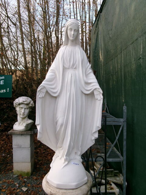Statue Vierge Marie, en pierre reconstitue  149 Chteau-l'vque (24)
