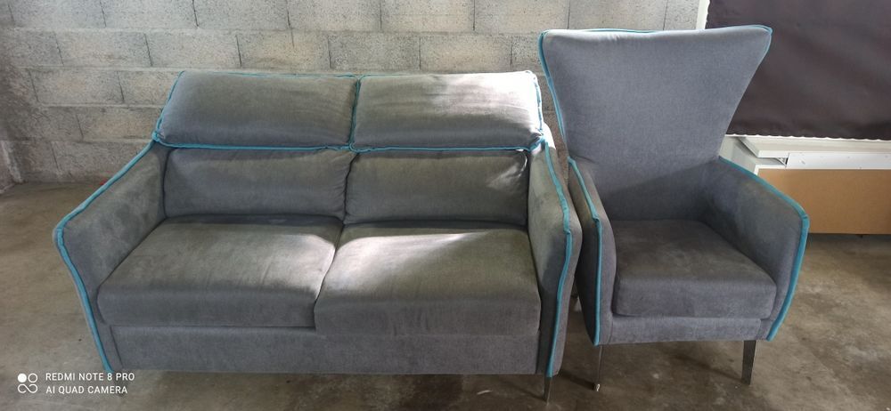 canap&eacute; et fauteuil de qualit&eacute; en tissu gris anthracite et bleu. Etat neuf Meubles