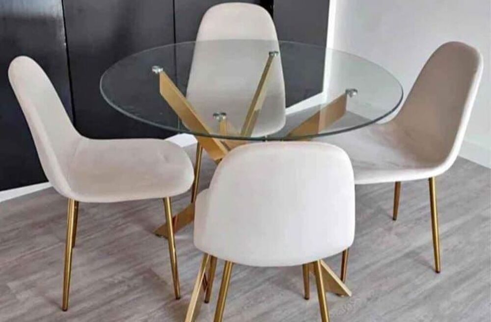 4 chaises avec table a manger prix neuf Meubles