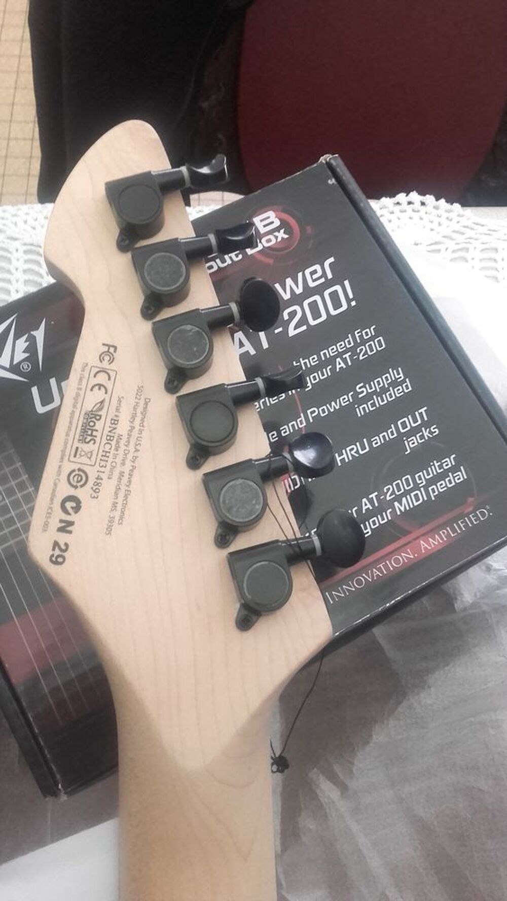 Guitare &eacute;lectrique neuve. Plus accessoire Instruments de musique