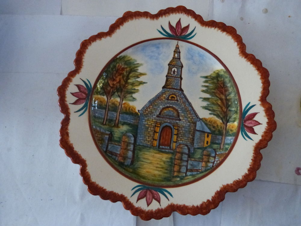 ASSIETTE QUIMPER d&eacute;cor CHAPELLE DE MENFOUEST Livres et BD