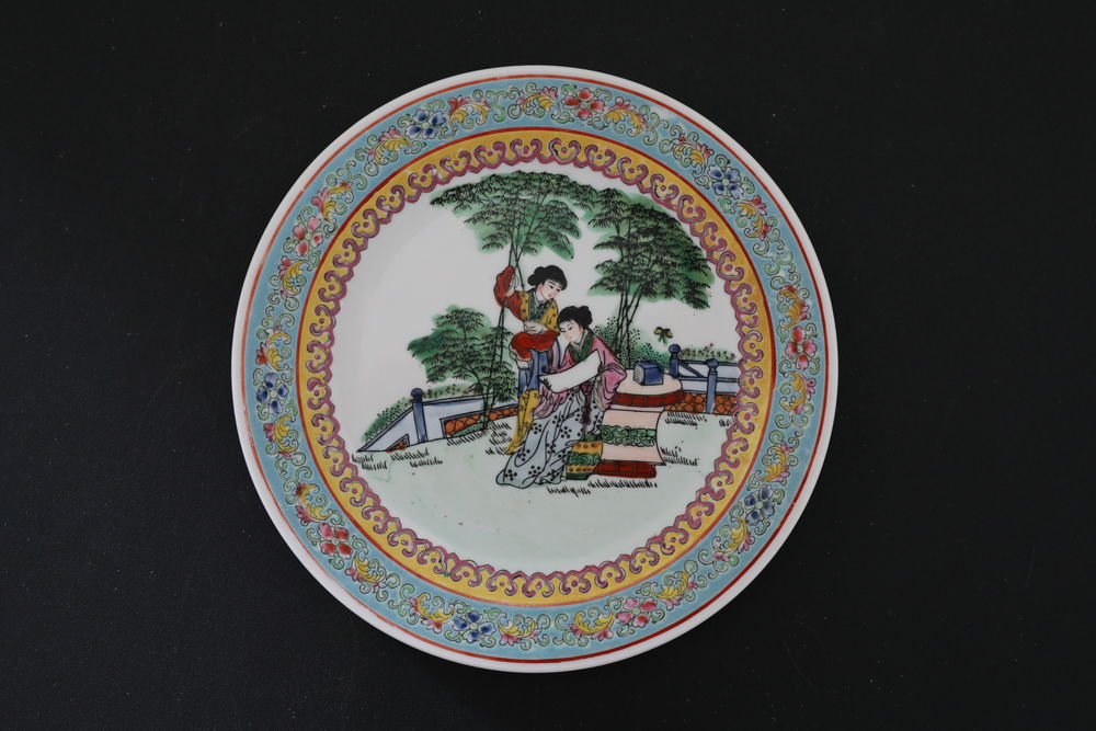 ASSIETTE CHINOISE PORCELAINE 2 PERSONNAGES 