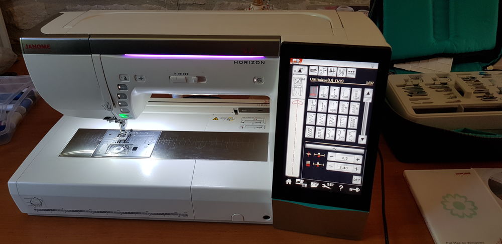 machine a coudre et a broder Electroménager