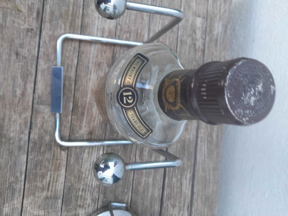 bouteille de Whisky sur support Décoration