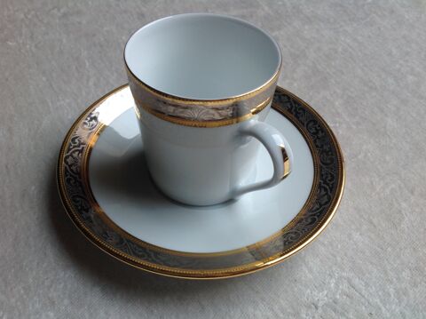 TASSE S/TASSE ANCIENNE EN PORCELAINE DE SOLOGNE Envoi Possib 20 Tr�gunc (29)