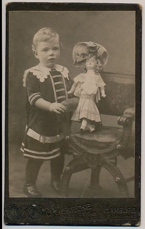 CDV Portrait Enfant Poupe Photo G.Vierecke  Hamburg ca1910 20 Loches (37)