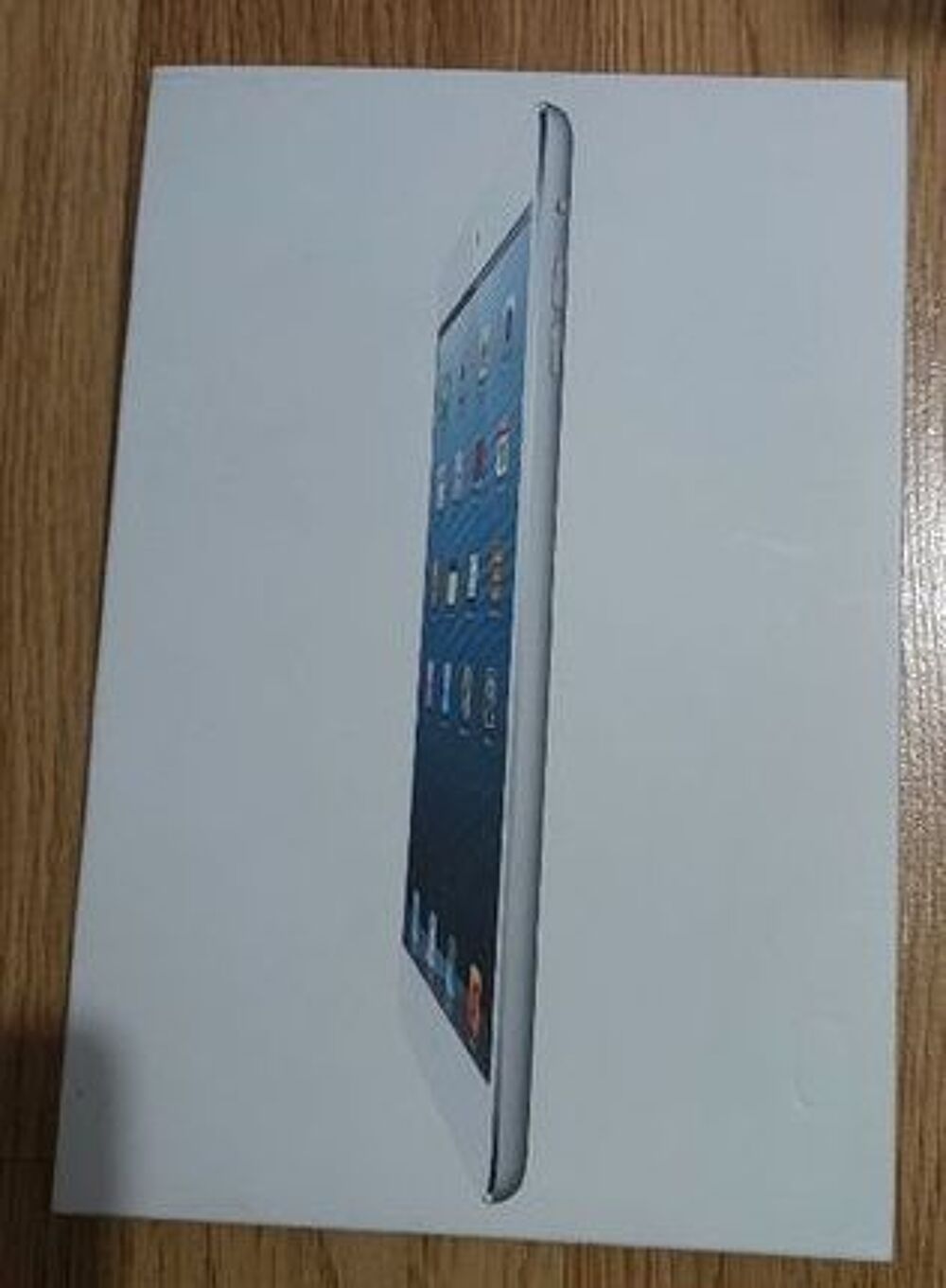 Boite ipad mini 16 GB silver Téléphones et tablettes