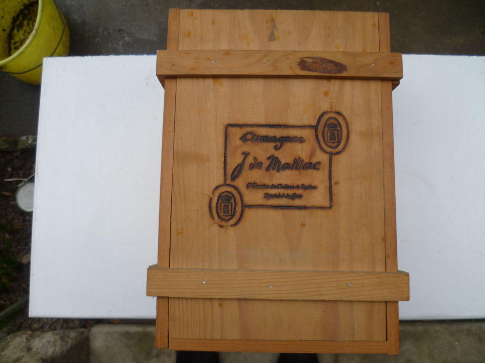 Bouteille d'un litre et demi d'Armagnac J de Malliac . 