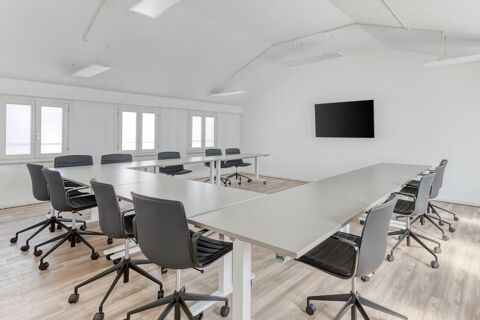 Bureau en espace ouvert enti&egrave;rement &eacute;quip&eacute; &agrave; louer pour vous et votre &eacute;quipe &agrave; Allianz Riviera  3097 06200 St roman de bellet
