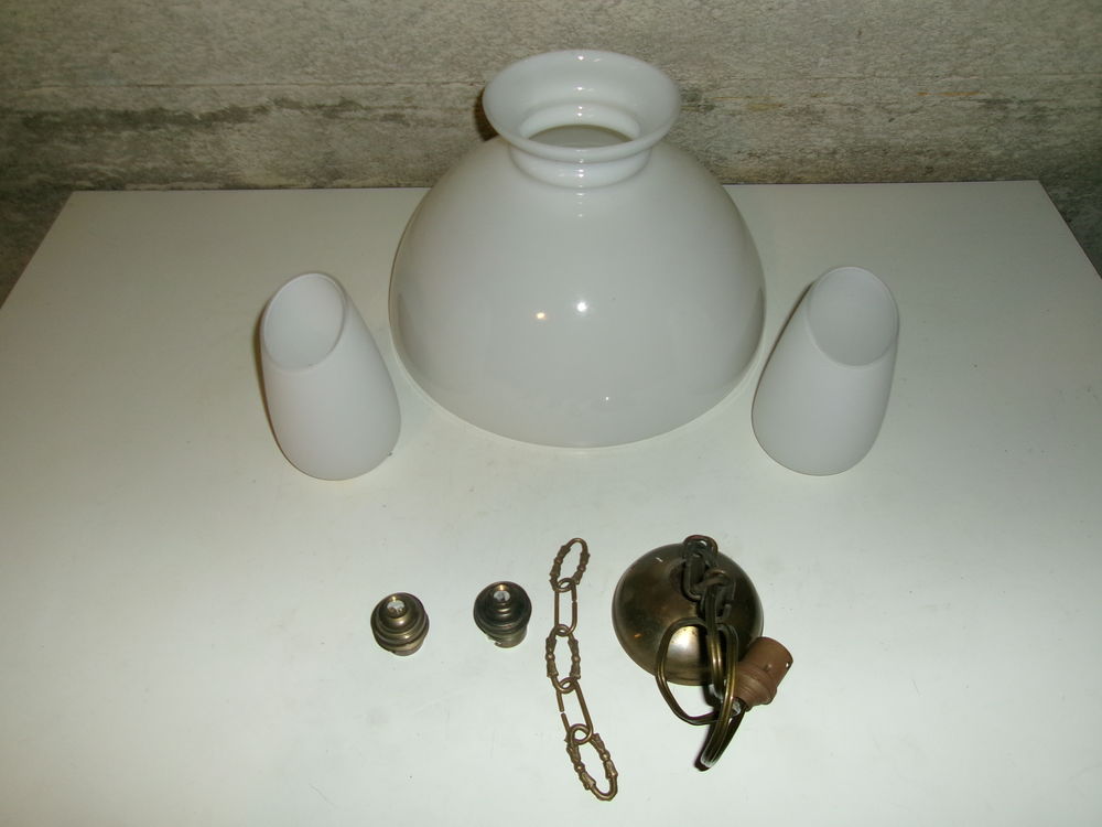 Abat-jour en Opaline et accessoirs en laiton Décoration