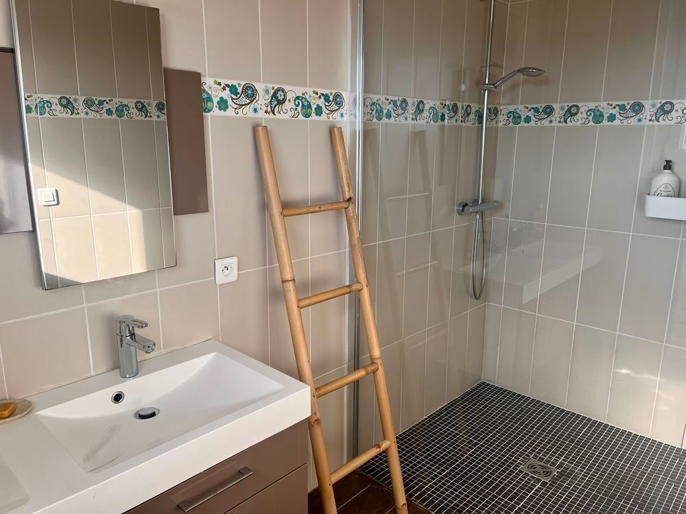 Vente Maison Maison familiale de caractère avec vue dégagée, piscine et studio indépendant €