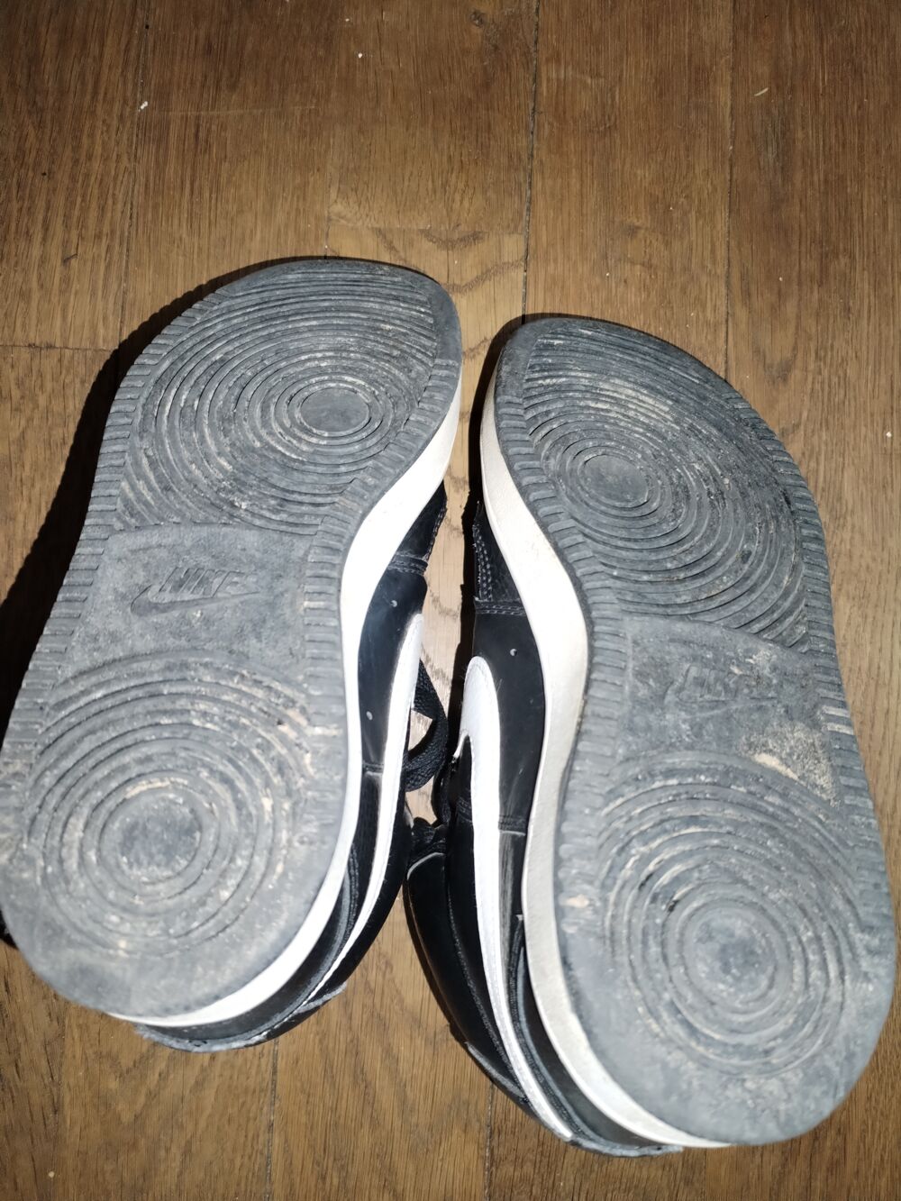 Basket NIKE COURT VISION (taille 36.5)
Chaussures