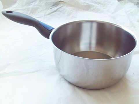 Casserole inox - 16-17 cm, trs bon tat, quasi neuf 13 Villeurbanne (69)