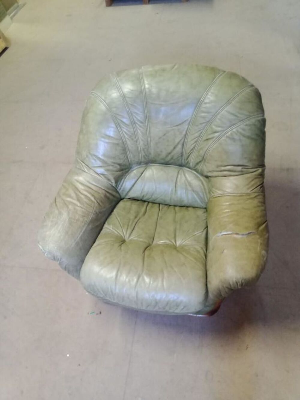 Fauteuil cuir &agrave; restaurer Meubles