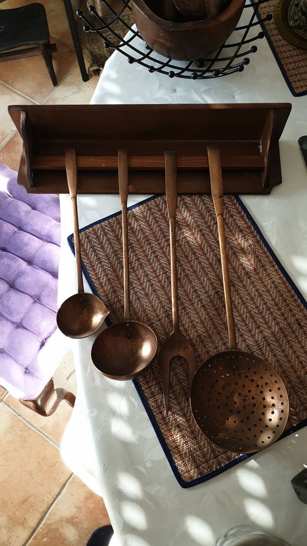 ustensiles cuisines d&eacute;coratifs cuivr&eacute;s Meubles