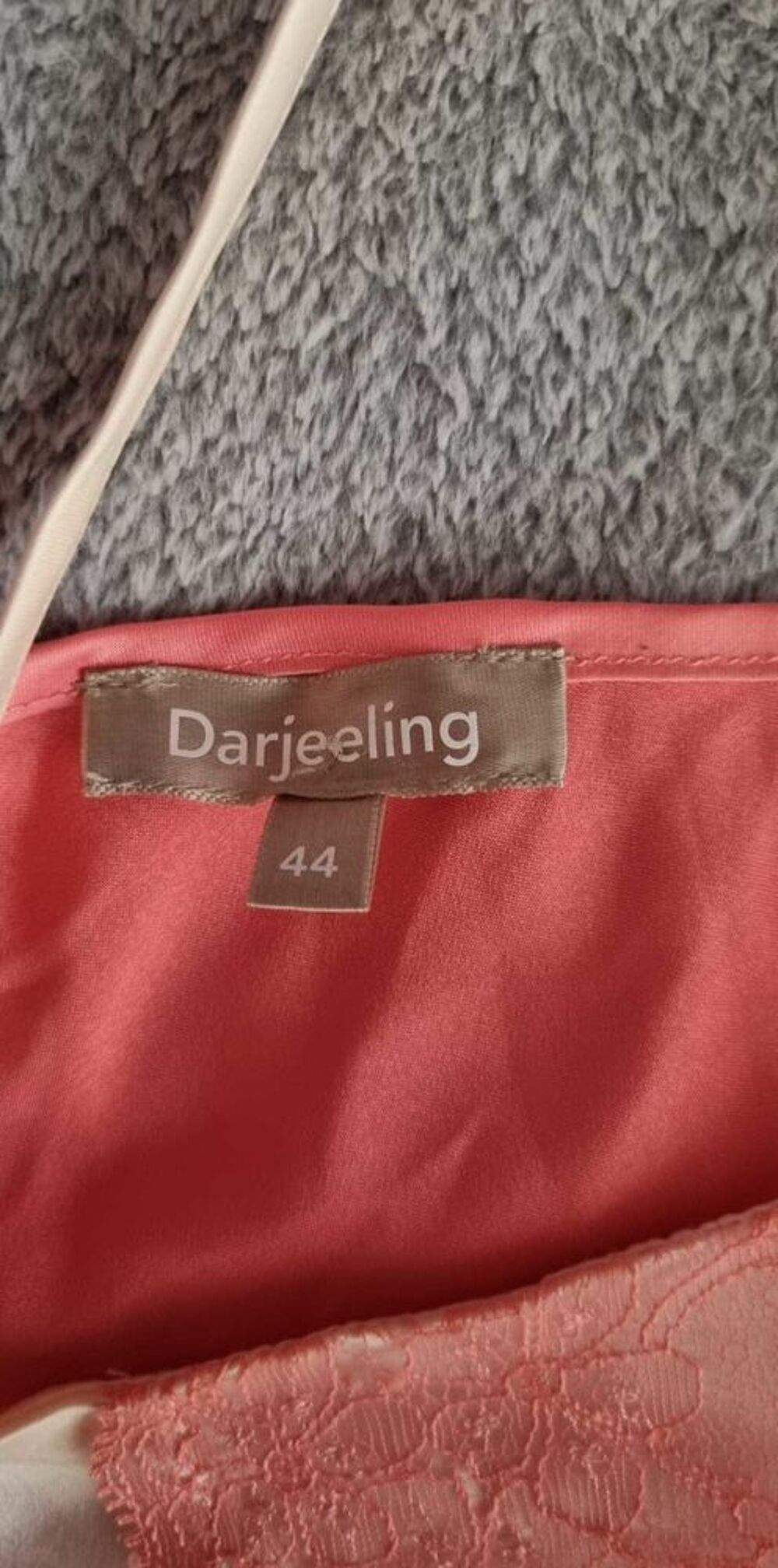 Tr&egrave;s jolie nuisette Darjeeling Taille 44 Vêtements