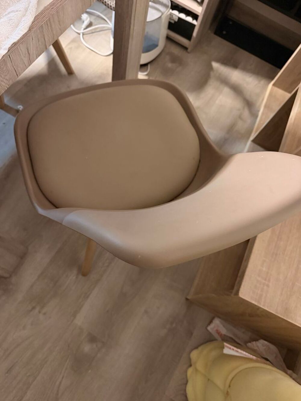 table &agrave; manger + 5 chaises Meubles