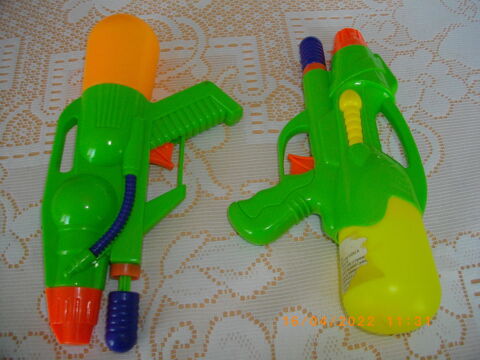 DEUX PETITS PISTOLETS A EAU 4 Perros-Guirec (22)