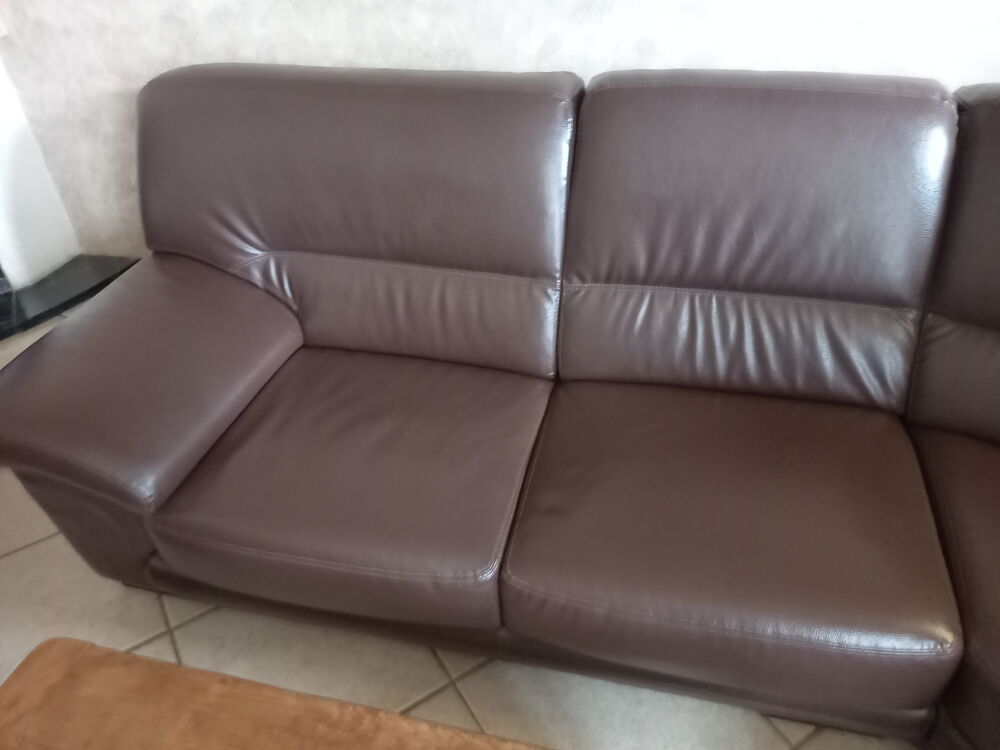 salon d'angle en cuir de couleur marron Meubles