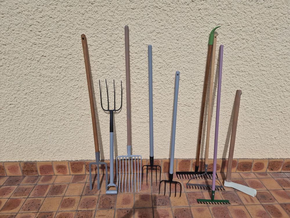 POTEAUX ACIER CYLINDRIQUE &agrave; SCELLER ou RESTE AMOVIBLE 
Bricolage