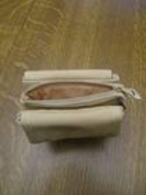 Petit porte monnaie en tissus cr�me 0 M�rignies (59)