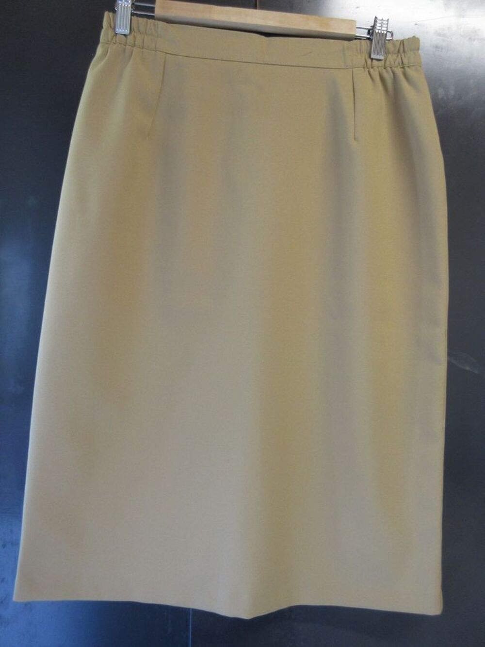 Jupe beige fonc&eacute; Vêtements
