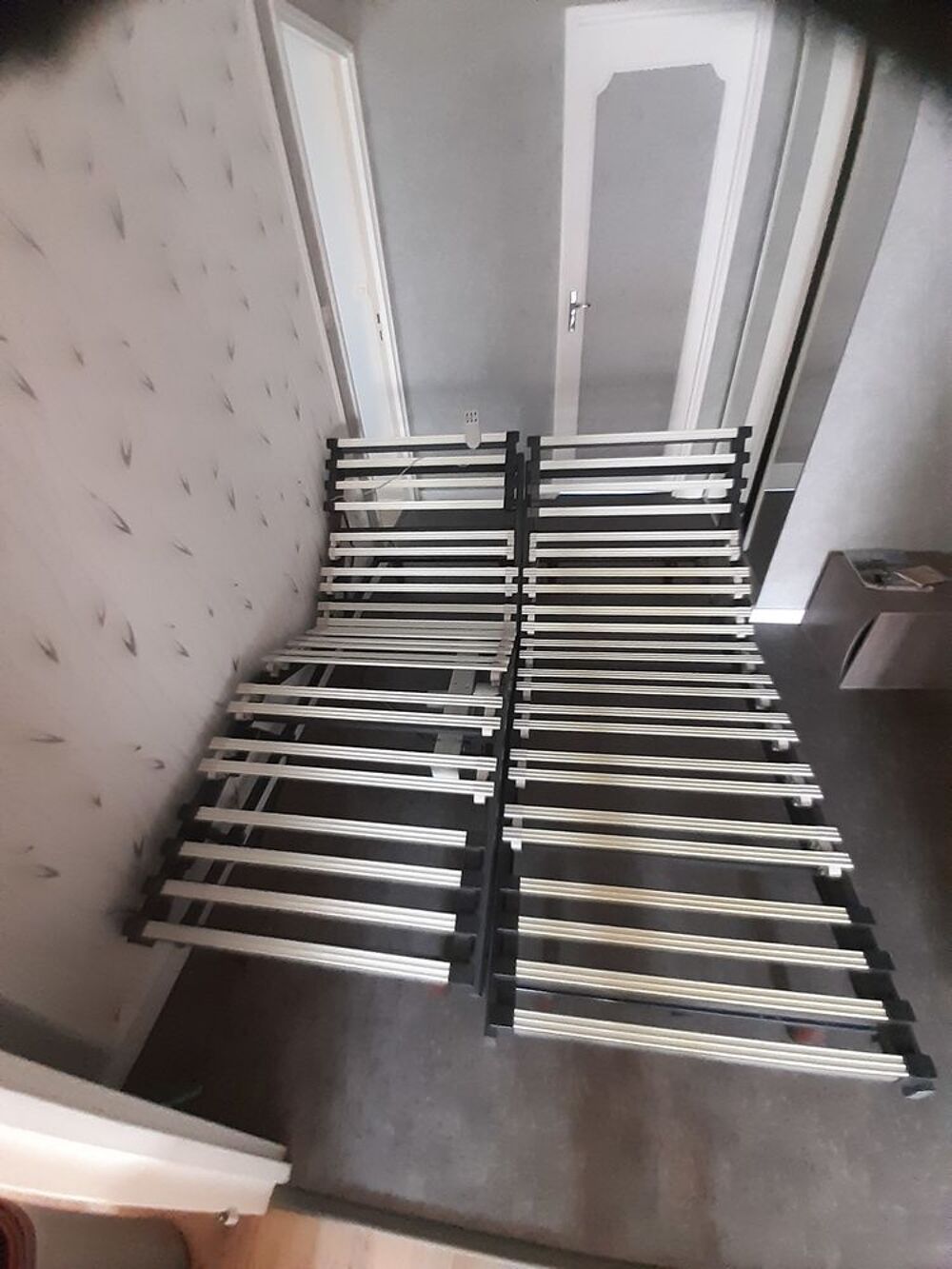 Lot de 2 sommiers &agrave; lattes Bultex dont un &eacute;lectrique Meubles