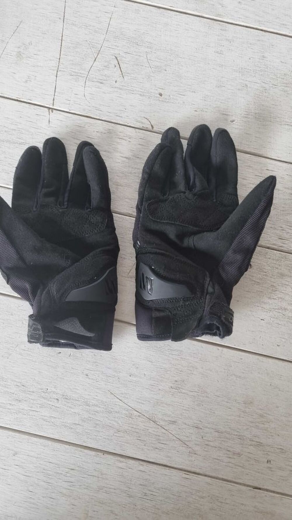 Un lot de tenue de moto femme Sports