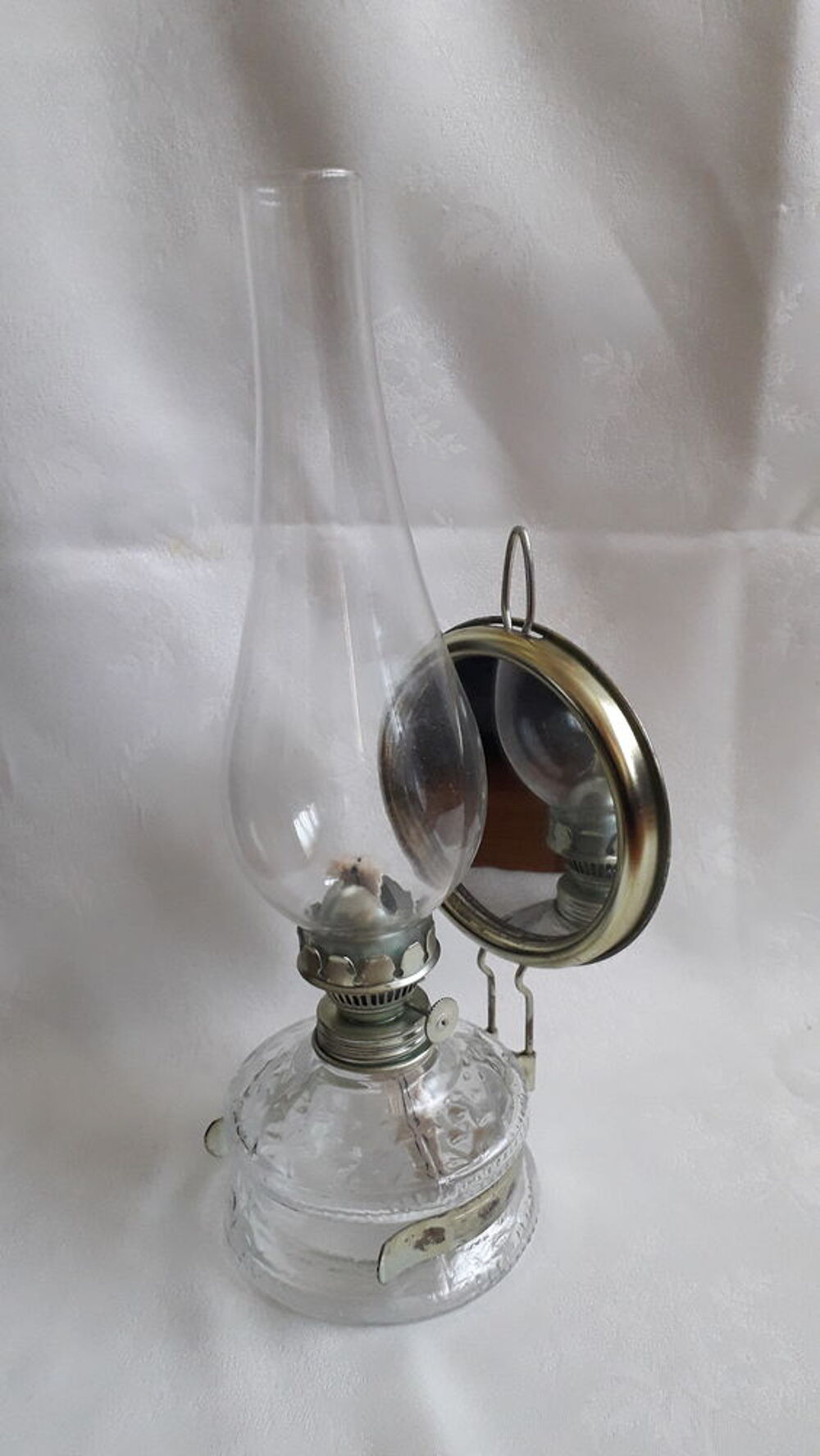 Lampe &agrave; huile avec r&eacute;flecteur
Décoration
