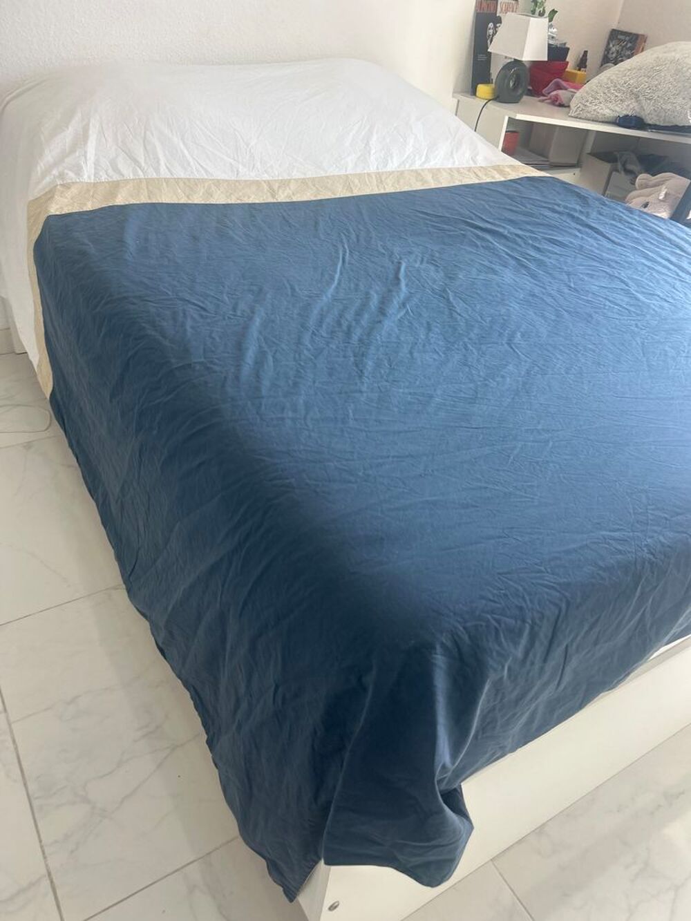 Lit + matelas 140 x 190 tr&egrave;s bon eta Meubles