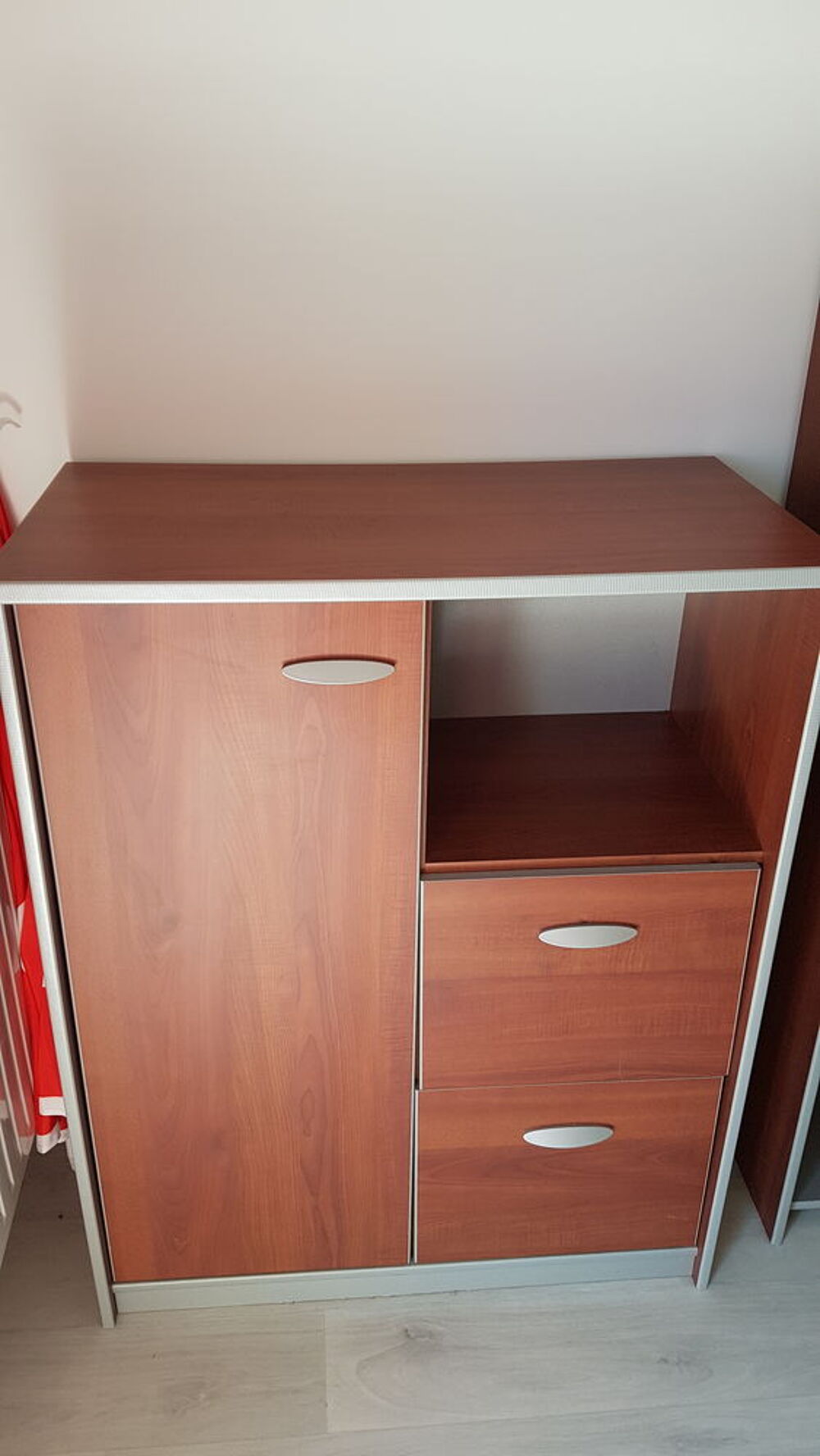 Ensemble de bureau comprenant 5 pi&egrave;ces. Meubles