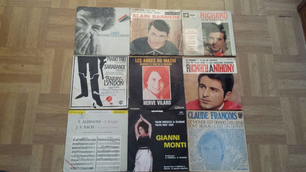 lot de 87 vinyles 45 tours 
CD et vinyles