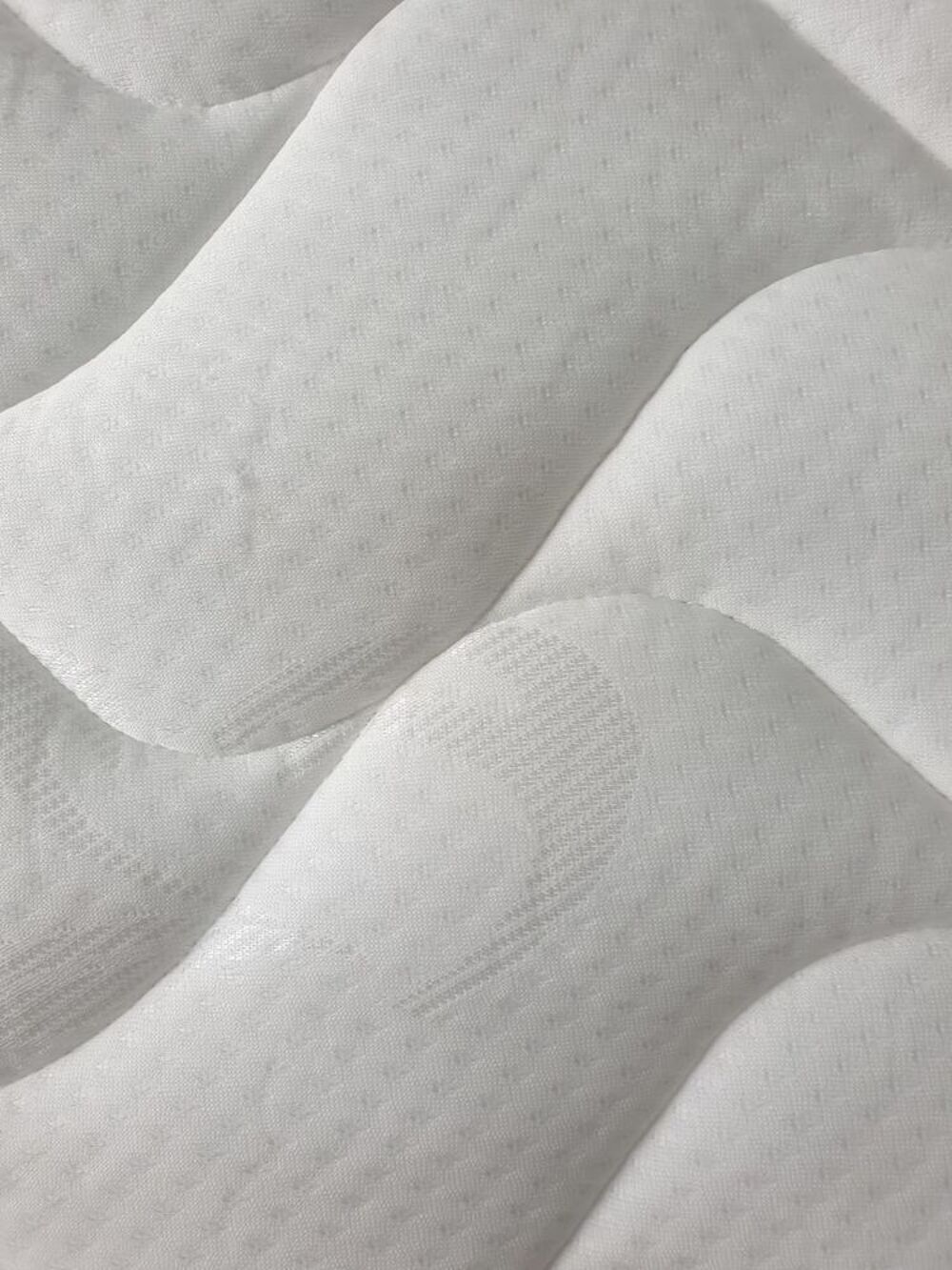 Lit complet (sommier, matelas, pieds) Meubles