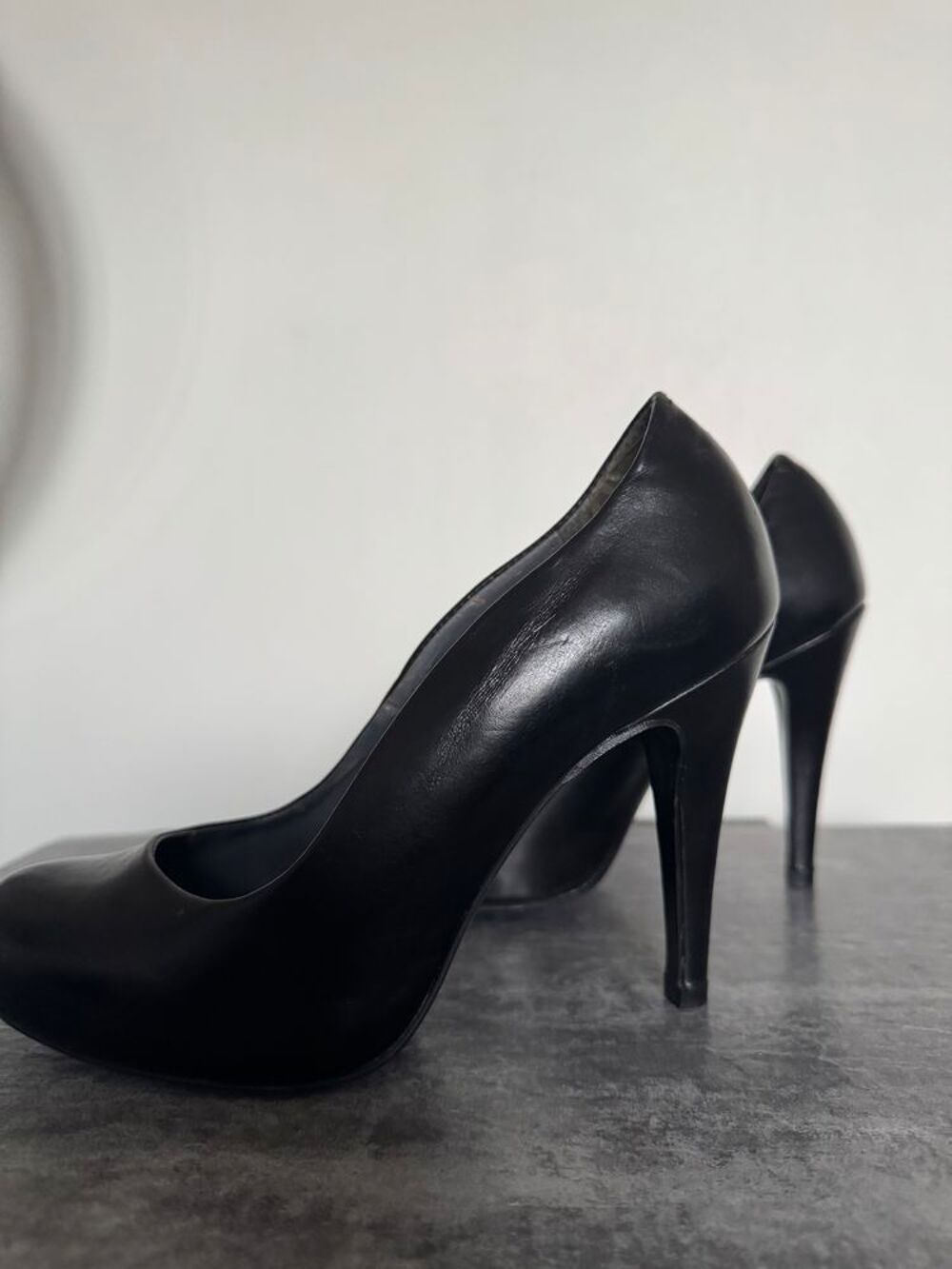 Escarpins noirs cuir femme. Pointure 36 Chaussures