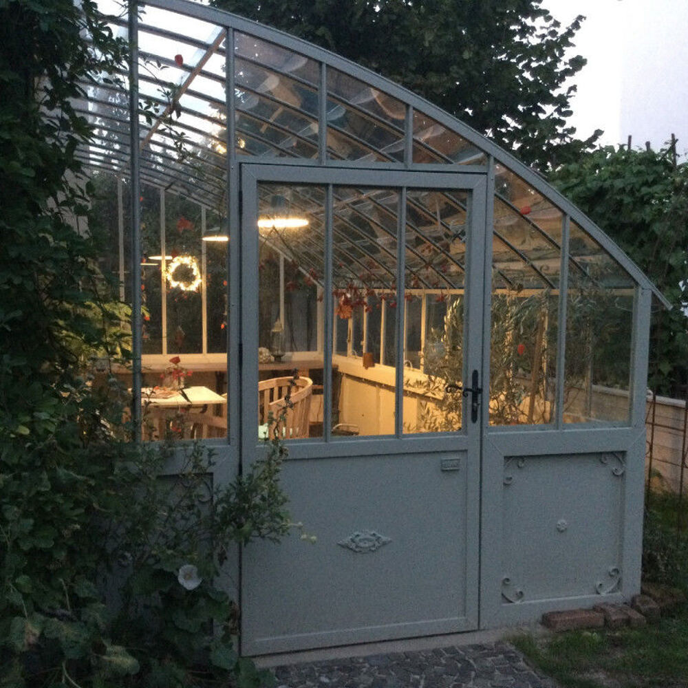 Serre Chambord visible sur notre show-room, sur base de 87cms laqu&eacute;e de 2m80x3m80 Jardin