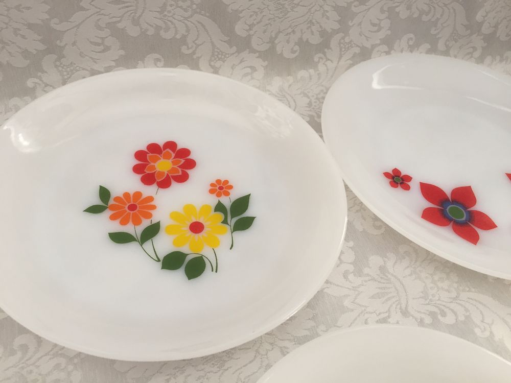 LOT 10 ASSIETTES ART TABLE VINTAGE 1970 OPALINE ARCOPAL Cuisine