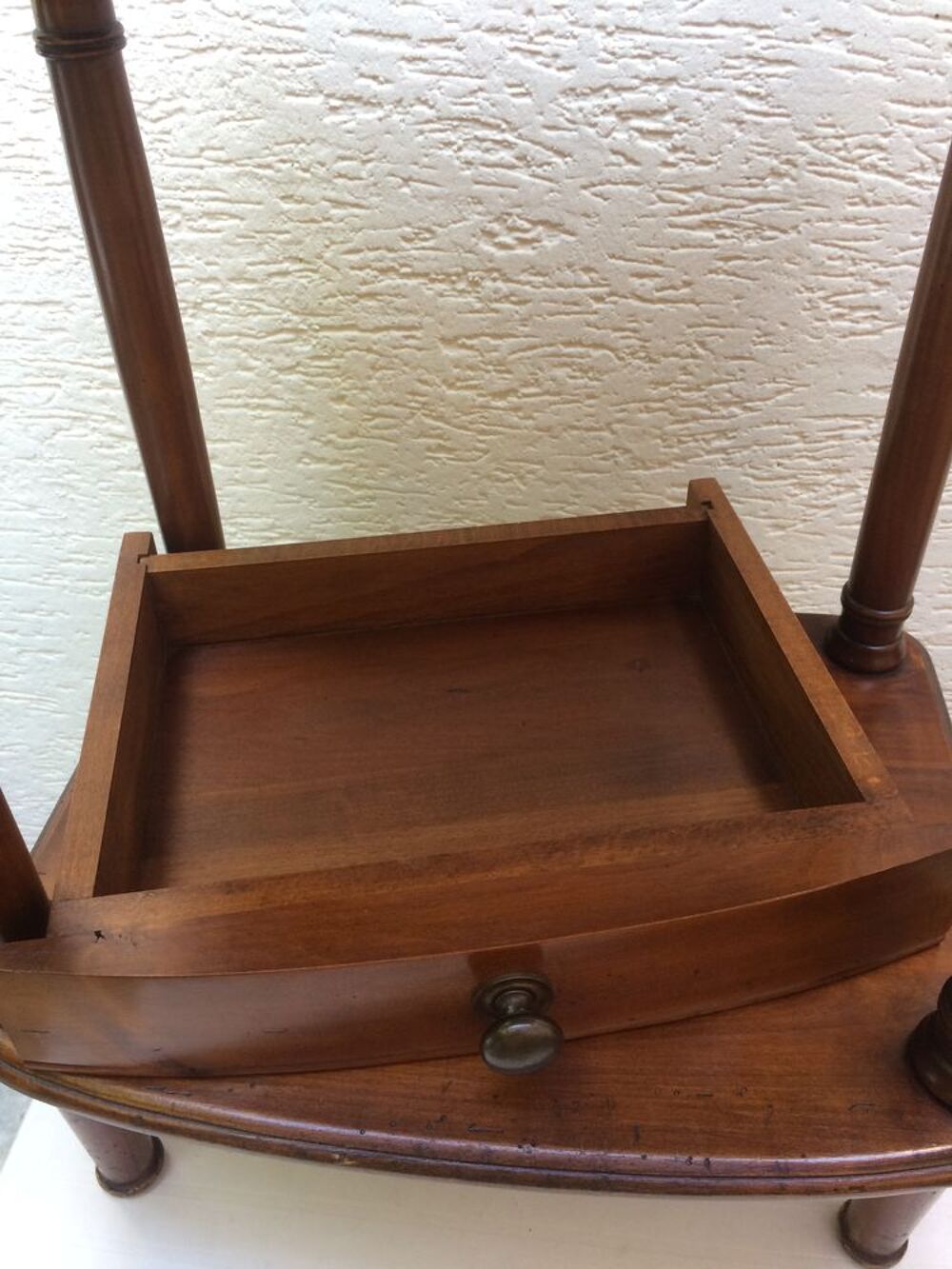 Table de chevet en merisier Meubles