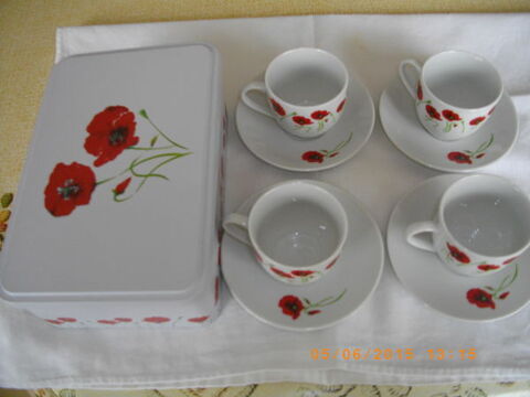 4 TASSES - 4 SOUS-TASSES - 1 BOITE A SUCRE OU AUTRES 12 Perros-Guirec (22)